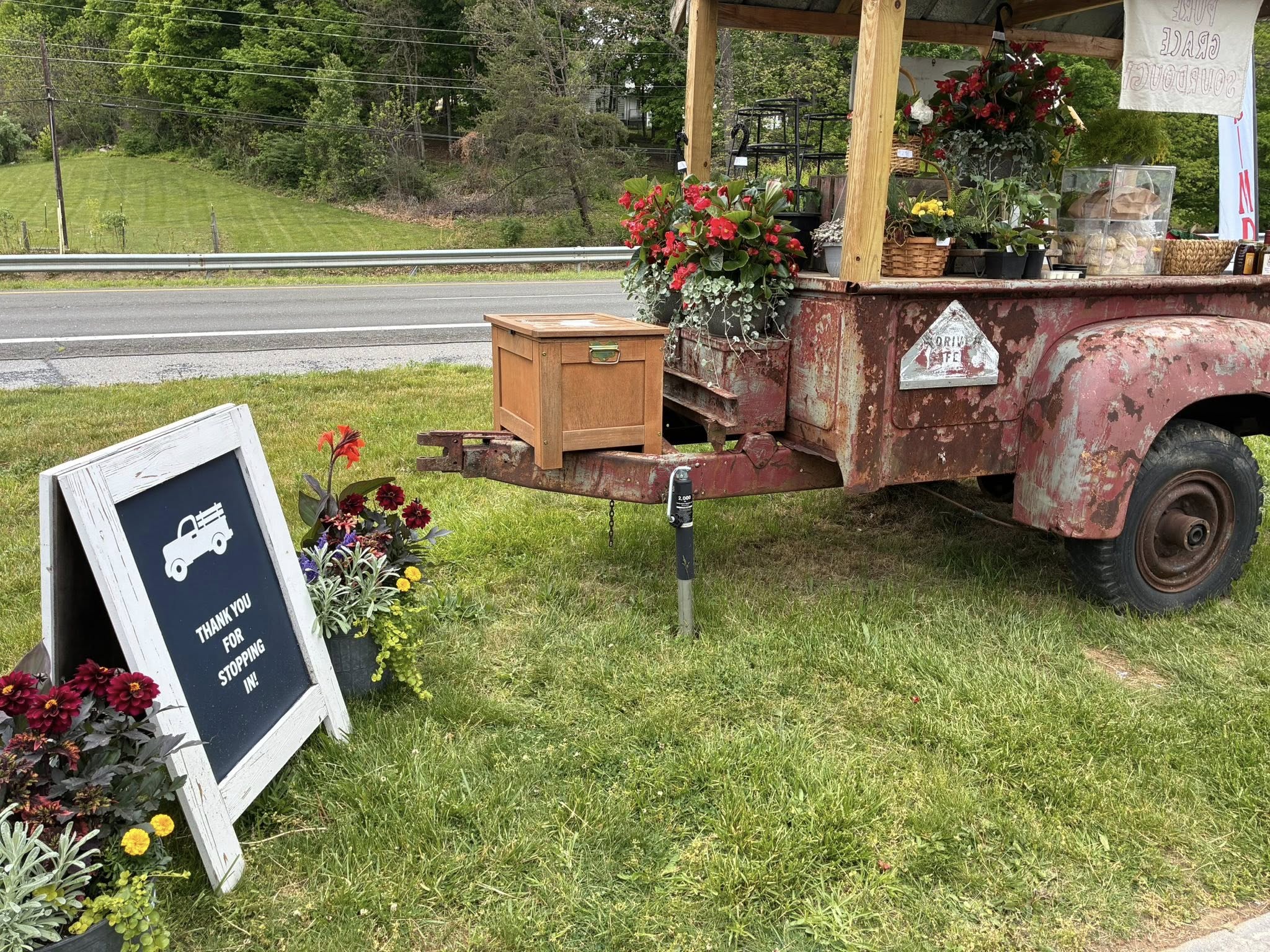 Roadside trailer stand at Silver Lake Farm Market